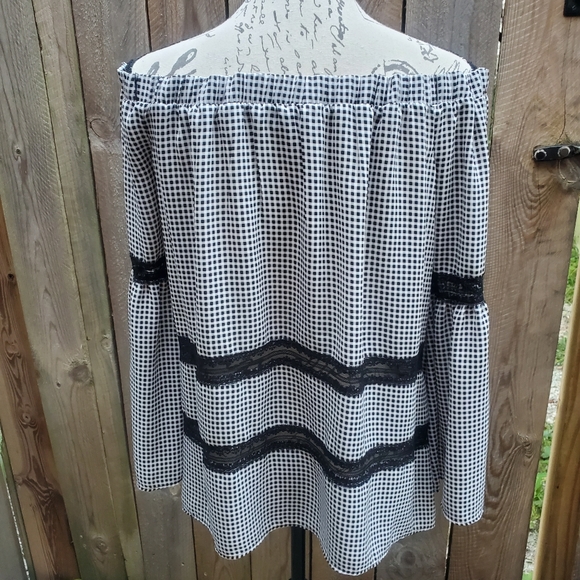 Belle Sky Off the Shoulder Flowy Bell Sleeve Blouse Women's Size XL EUC - Picture 8 of 8